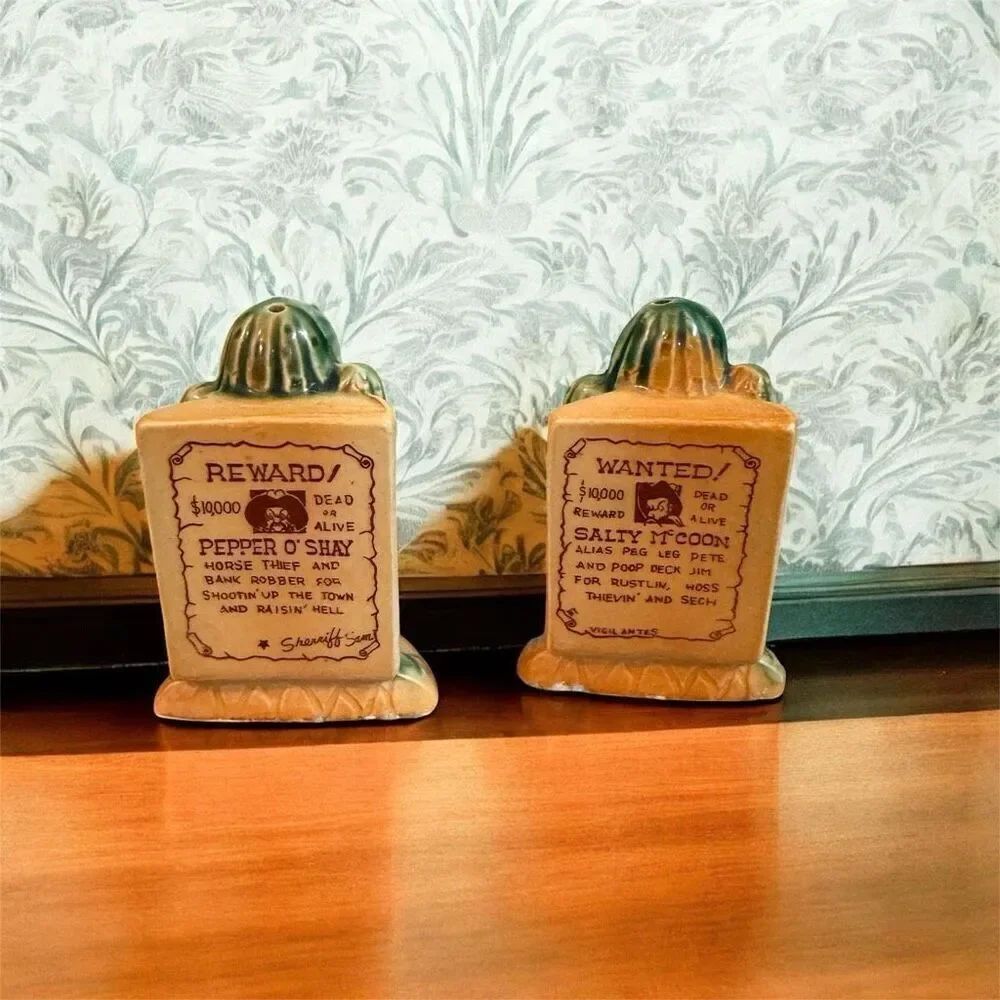 Vintage Novelty Salt Pepper Shaker Set Cowboy Western Cactus